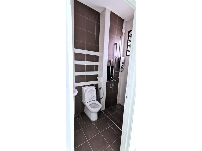 2-storey Terraced House for Sale in Taman Seri Austin (Tebrau) - Karl Lim - Bathroom - PropertyGuru.com.my