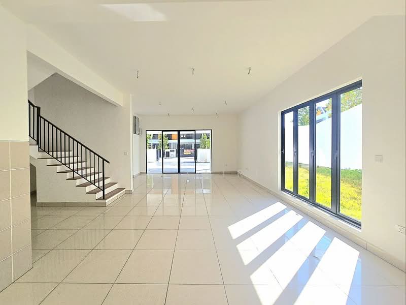3-storey Terraced House for Sale in Taman Melawati (Ulu Kelang) - M.J Zairin - Living Room - PropertyGuru.com.my