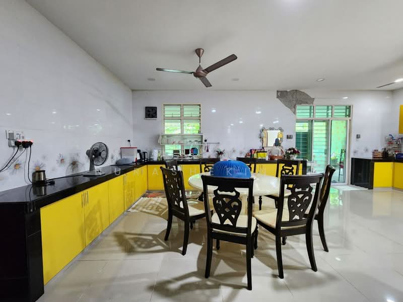 Rumah Banglo untuk Dijual di Desa Pinggiran Putra (Dengkil) - Nurashekin . - Kitchen - PropertyGuru.com.my