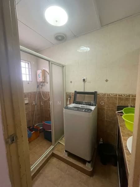 2-storey Terraced House for Sale in Usj 16 (Subang Jaya) - Alyna Ang - Bathroom - PropertyGuru.com.my