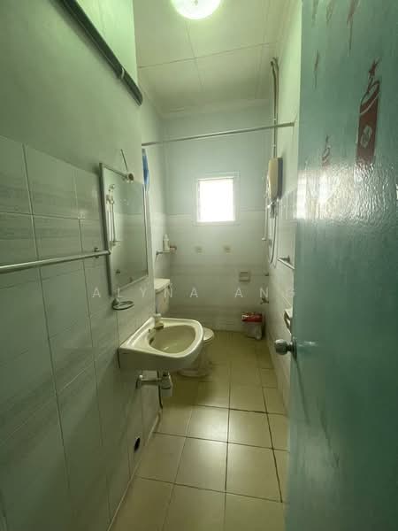 2-storey Terraced House for Sale in Usj 16 (Subang Jaya) - Alyna Ang - Bathroom - PropertyGuru.com.my