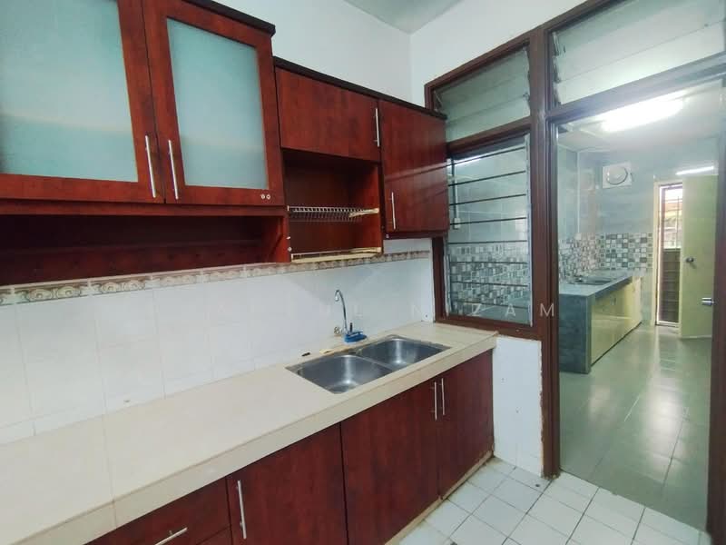 Rumah Teres untuk Dijual di Bandar Kinrara Seksyen 5 (Bandar Kinrara) - Shahrul Nizam - Kitchen - PropertyGuru.com.my