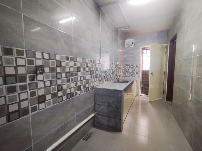Rumah Teres untuk Dijual di Bandar Kinrara Seksyen 5 (Bandar Kinrara) - Shahrul Nizam - Kitchen - PropertyGuru.com.my