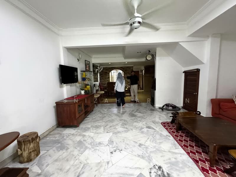 2-storey Terraced House for Sale in Batu Caves (Selangor) - Masnizah Arifin - Living Room - PropertyGuru.com.my