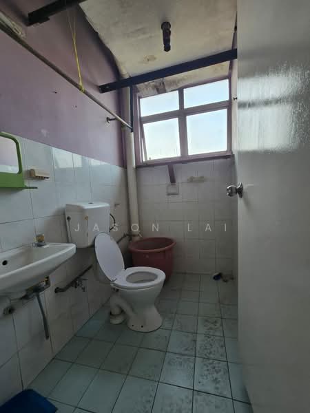 Pangsapuri untuk Dijual di Dahlia - Jason Lai - Bathroom - PropertyGuru.com.my