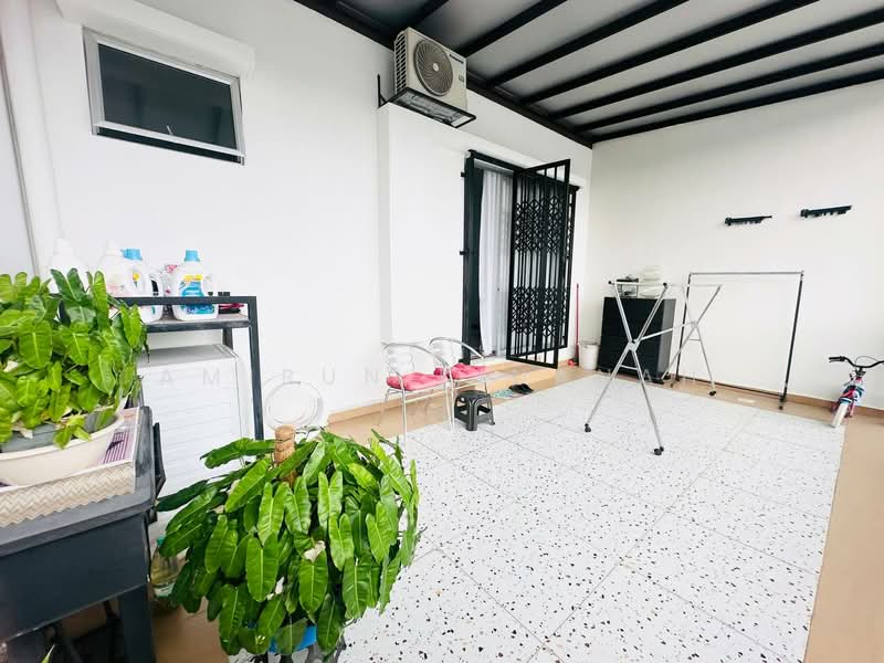 Rumah Teres untuk Dijual di Sepang (Selangor) - Amirun Kinanah - Balcony - PropertyGuru.com.my