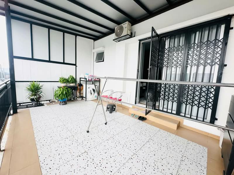Rumah Teres untuk Dijual di Sepang (Selangor) - Amirun Kinanah - Balcony - PropertyGuru.com.my