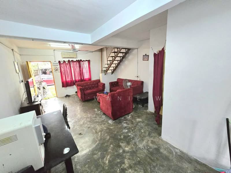 2-storey Terraced House for Sale in Taman Tasik Semenyih (Semenyih) - Syazue Wanie Wanie - Living Room - PropertyGuru.com.my