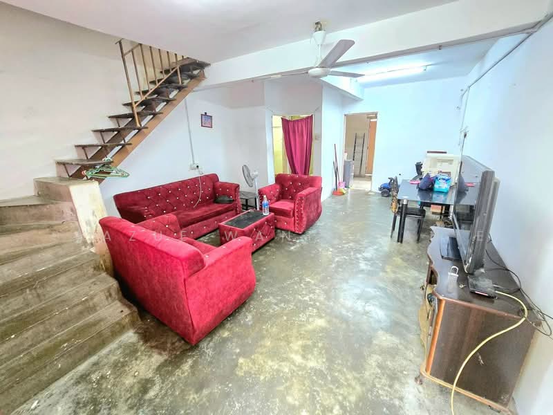 2-storey Terraced House for Sale in Taman Tasik Semenyih (Semenyih) - Syazue Wanie Wanie - Living Room - PropertyGuru.com.my