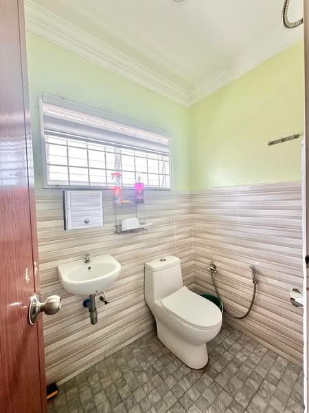 Rumah Teres 2 Tingkat untuk Dijual di Seksyen 3 (Bangi) - Nurashekin . - Bathroom - PropertyGuru.com.my