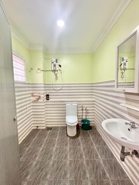Rumah Teres 2 Tingkat untuk Dijual di Seksyen 3 (Bangi) - Nurashekin . - Bathroom - PropertyGuru.com.my