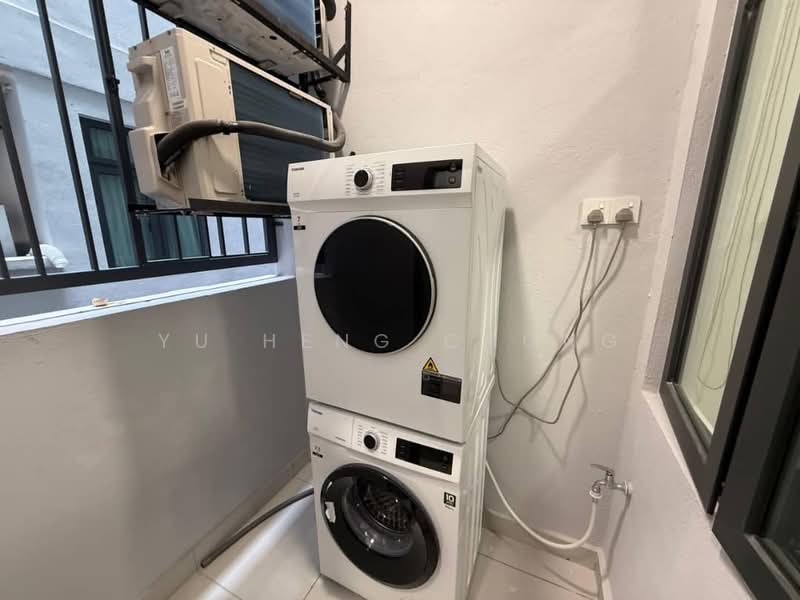 Pangsapuri untuk Disewa di D7 (D'Seven Lagoon Perdana) - Yu Heng Chong - Balcony - PropertyGuru.com.my
