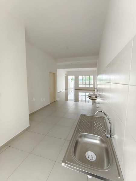 Rumah Teres untuk Dijual di Bandar Sri Sendayan (Negeri Sembilan) - Amir Abas - Kitchen - PropertyGuru.com.my