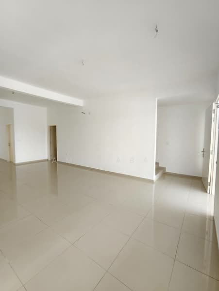 Rumah Teres untuk Dijual di Bandar Sri Sendayan (Negeri Sembilan) - Amir Abas - Living Room - PropertyGuru.com.my