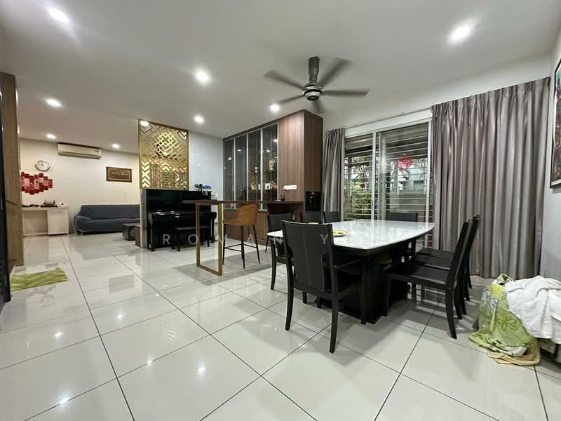 2.5-storey Terraced House for Sale in Bandar Country Homes (Rawang) - Roman Yap - Living Room - PropertyGuru.com.my