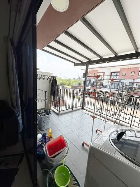 3-storey Terraced House for Sale in Puchong (Selangor) - Chow Kok Toong - Balcony - PropertyGuru.com.my