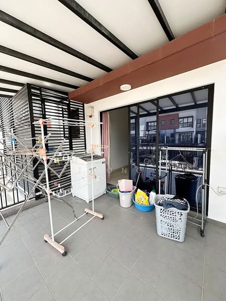 3-storey Terraced House for Sale in Puchong (Selangor) - Chow Kok Toong - Balcony - PropertyGuru.com.my