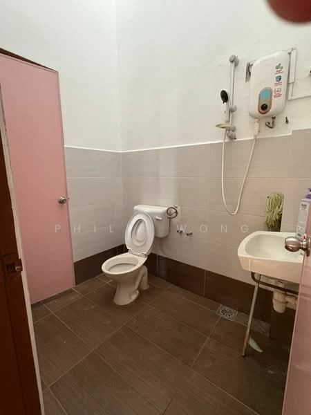 2-storey Terraced House for Rent in Taman Universiti Indah (Seri Kembangan) - Philip Wong - Bathroom - PropertyGuru.com.my