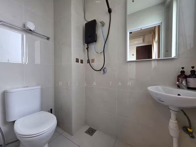 Kondominium untuk Dijual di Lovell @ Country Garden Danga Bay - Bella Tan - Bathroom - PropertyGuru.com.my