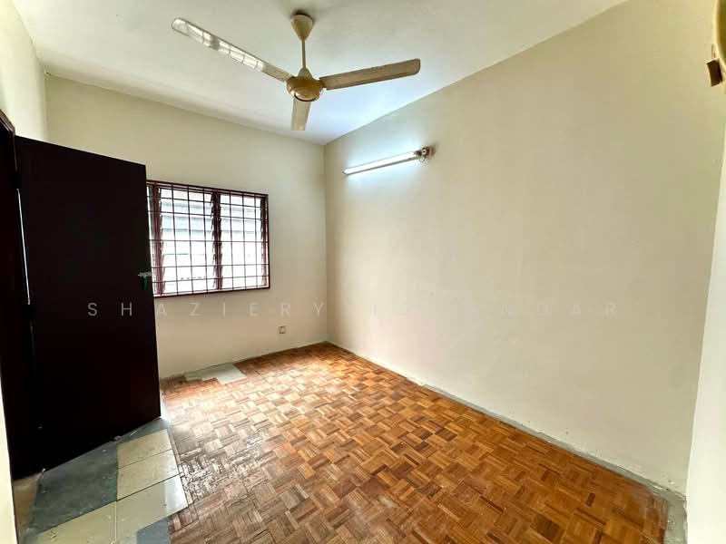 Rumah Teres 3 Tingkat untuk Dijual di Batu 9 (Cheras) - Shaziery Iskandar - PropertyGuru.com.my
