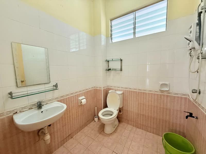 Rumah Teres 1 Tingkat untuk Dijual di Skudai (Johor) - Paggie Tee - Bathroom - PropertyGuru.com.my
