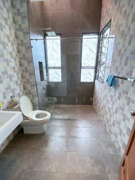 Rumah Teres 3 Tingkat untuk Dijual di Bandar Seri Alam (Masai) - Karl Lim - Bathroom - PropertyGuru.com.my