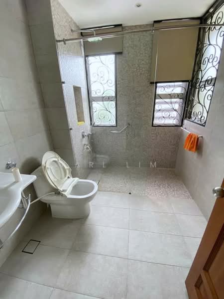 Rumah Teres 3 Tingkat untuk Dijual di Bandar Seri Alam (Masai) - Karl Lim - Bathroom - PropertyGuru.com.my