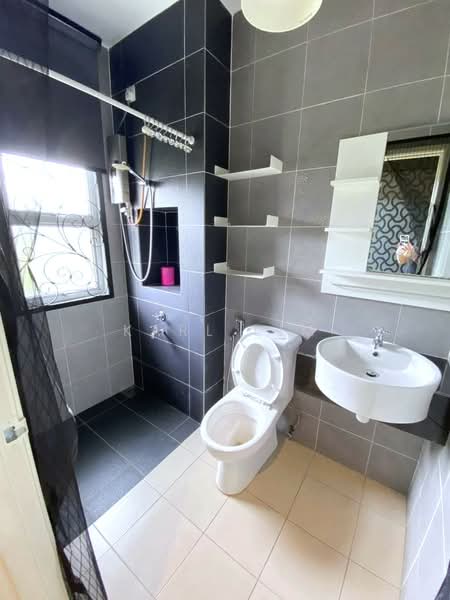 Rumah Teres 3 Tingkat untuk Dijual di Bandar Seri Alam (Masai) - Karl Lim - Bathroom - PropertyGuru.com.my