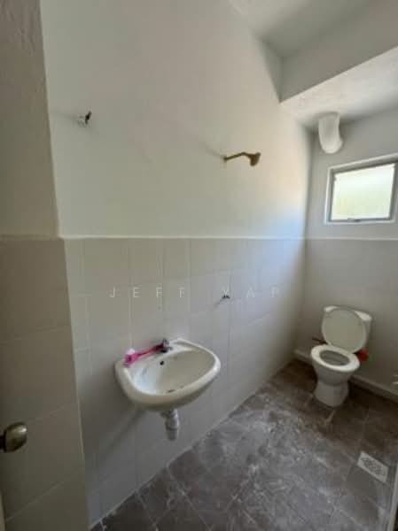 Kedai / Pejabat untuk Disewa di Kajang (Selangor) - Jeff Yap - Bathroom - PropertyGuru.com.my