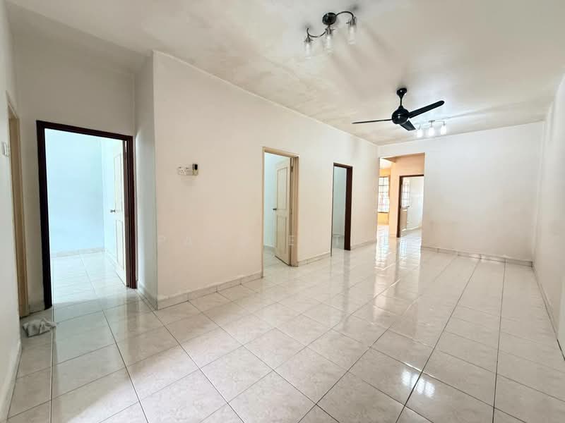 1-storey Terraced House for Sale in Taman Impian Emas (Skudai) - Paggie Tee - Living Room - PropertyGuru.com.my