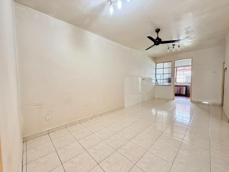 1-storey Terraced House for Sale in Taman Impian Emas (Skudai) - Paggie Tee - Living Room - PropertyGuru.com.my