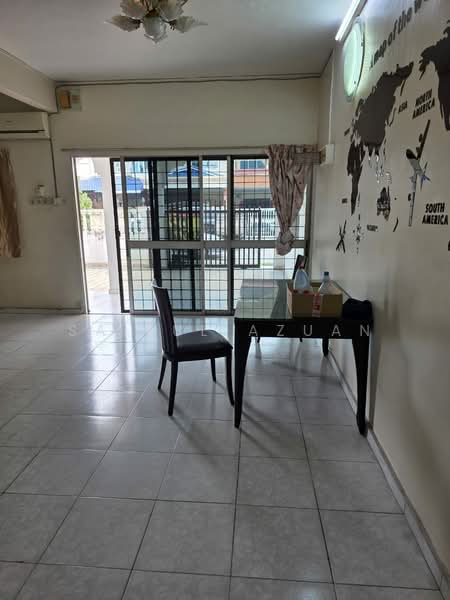 Rumah Teres 2 Tingkat untuk Dijual di Taman Kim Chuan (Klang) - Saiful Azuan - Living Room - PropertyGuru.com.my