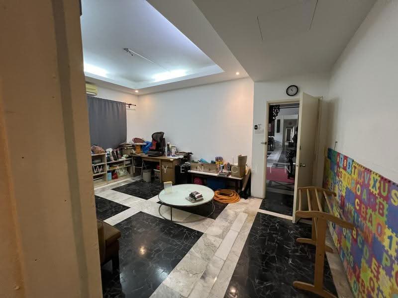 Bungalow House for Sale in Taman Tunku (Bukit Tunku (Kenny Hills)) - Wai Yen Chin - Living Room - PropertyGuru.com.my