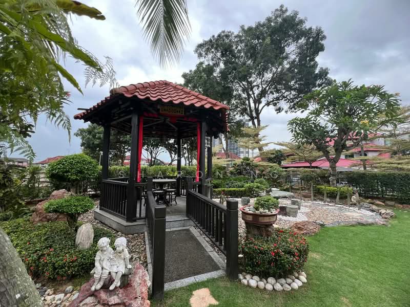 Semi-Detached House for Sale in Taman Molek (Johor Bahru) - Sharon Ng - Garden - PropertyGuru.com.my