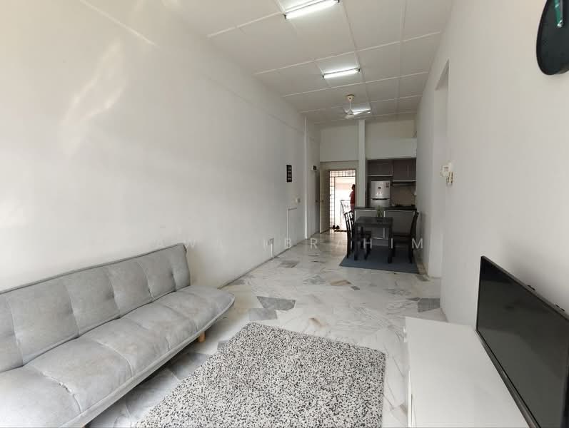 Pangsapuri untuk Dijual di Vista Seri Putra - Hawa Ibrahim - Living Room - PropertyGuru.com.my