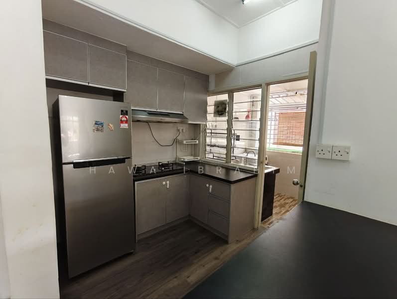 Pangsapuri untuk Dijual di Vista Seri Putra - Hawa Ibrahim - Kitchen - PropertyGuru.com.my