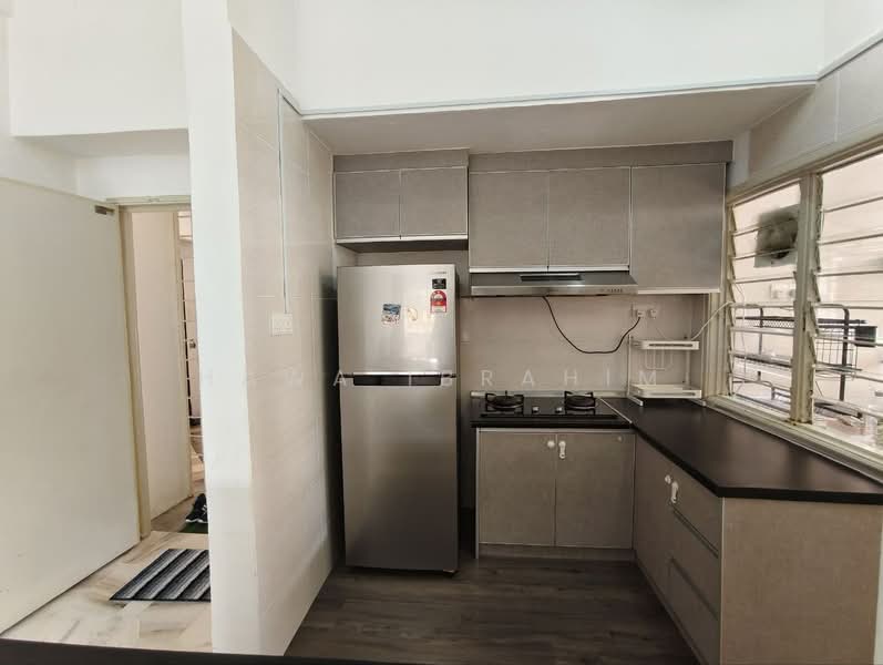 Pangsapuri untuk Dijual di Vista Seri Putra - Hawa Ibrahim - Kitchen - PropertyGuru.com.my