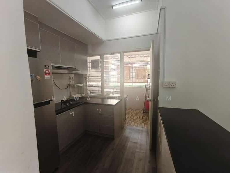 Pangsapuri untuk Dijual di Vista Seri Putra - Hawa Ibrahim - Kitchen - PropertyGuru.com.my