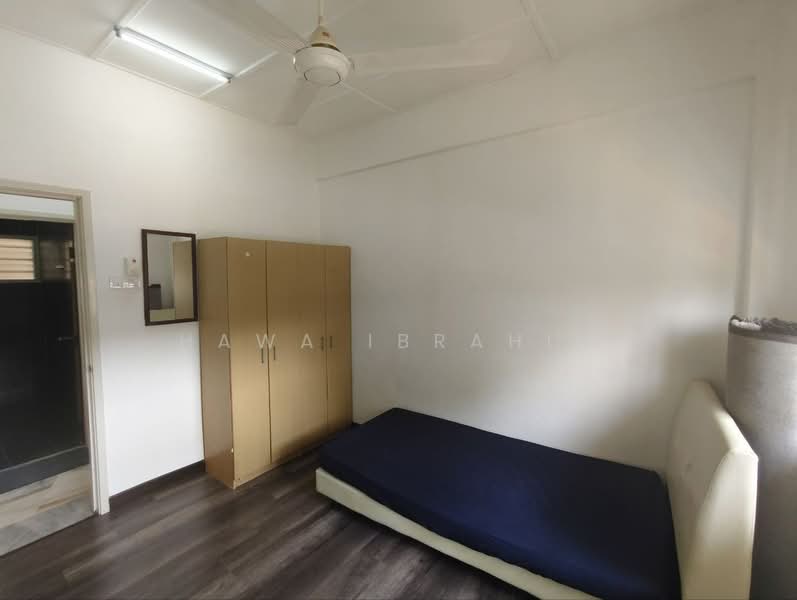 Pangsapuri untuk Dijual di Vista Seri Putra - Hawa Ibrahim - Bedroom - PropertyGuru.com.my