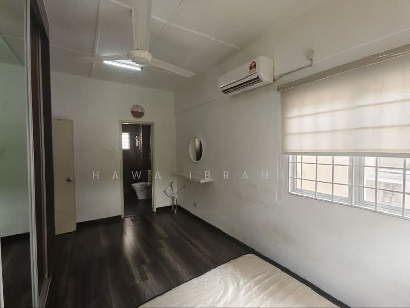 Pangsapuri untuk Dijual di Vista Seri Putra - Hawa Ibrahim - Bedroom - PropertyGuru.com.my