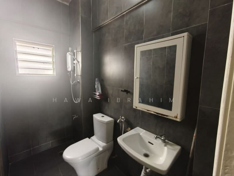 Pangsapuri untuk Dijual di Vista Seri Putra - Hawa Ibrahim - Bathroom - PropertyGuru.com.my