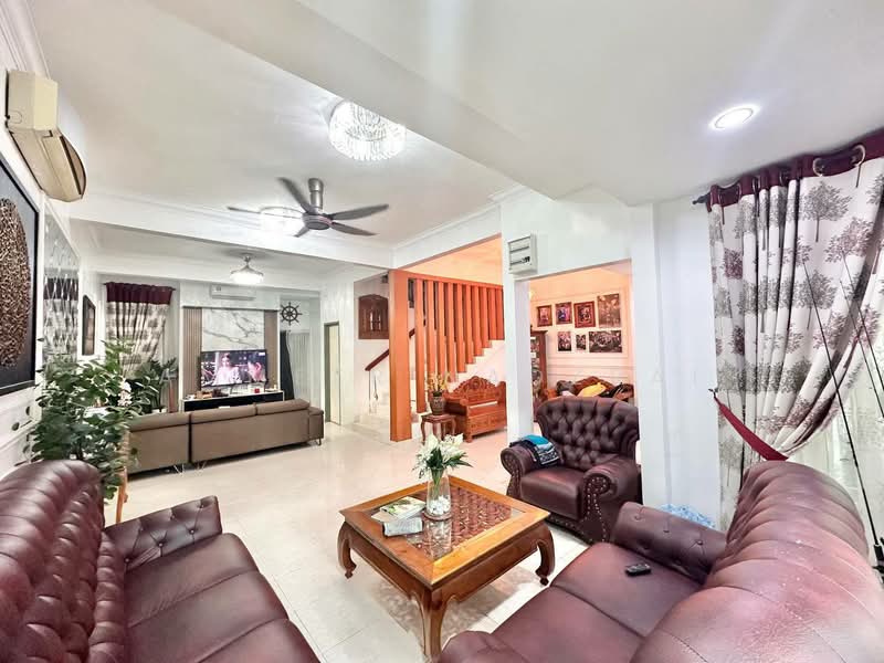 2-storey Terraced House for Sale in Seksyen U11 (Shah Alam) - Ammeer Nadzrai - Living Room - PropertyGuru.com.my