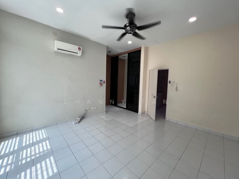 2-storey Terraced House for Sale in Bandar Sungai Long (Selangor) - Shanny Tan - Living Room - PropertyGuru.com.my