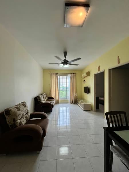 Pangsapuri untuk Disewa di Relau Vista Apartment - Damien L - Living Room - PropertyGuru.com.my