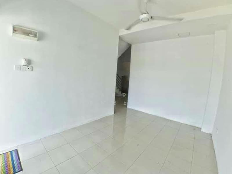 1.5-storey Terraced House for Sale in Klang (Selangor) - Mohd Zakri Mohd Zamberi - Living Room - PropertyGuru.com.my