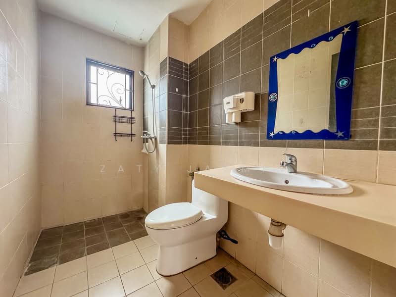 Rumah Berkembar untuk Dijual di Seksyen 6 (Bangi) - Zaty Jasmin - Bathroom - PropertyGuru.com.my