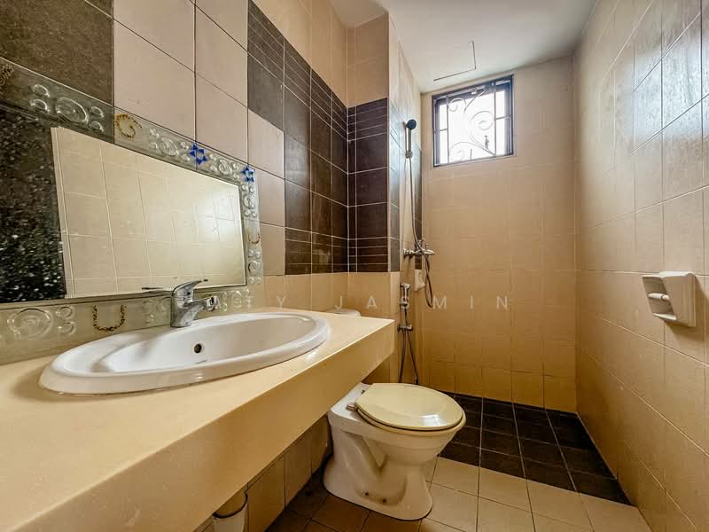 Rumah Berkembar untuk Dijual di Seksyen 6 (Bangi) - Zaty Jasmin - Bathroom - PropertyGuru.com.my