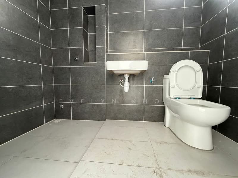 2-storey Terraced House for Sale in Taman Sari Alamanda (Serendah) - Evelyn Khoo - Bathroom - PropertyGuru.com.my