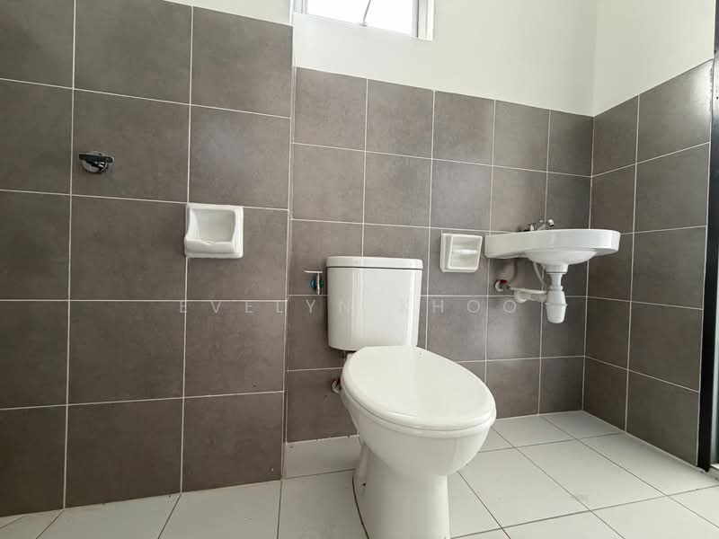 2-storey Terraced House for Sale in Taman Sari Alamanda (Serendah) - Evelyn Khoo - Bathroom - PropertyGuru.com.my