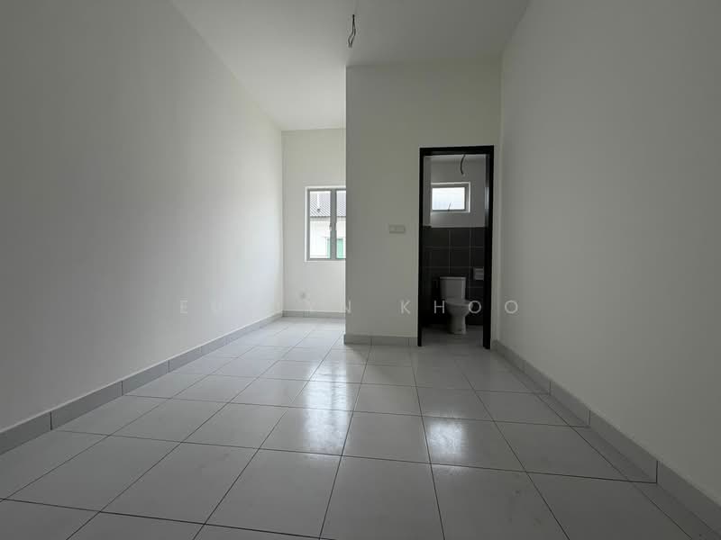 2-storey Terraced House for Sale in Taman Sari Alamanda (Serendah) - Evelyn Khoo - Room - PropertyGuru.com.my